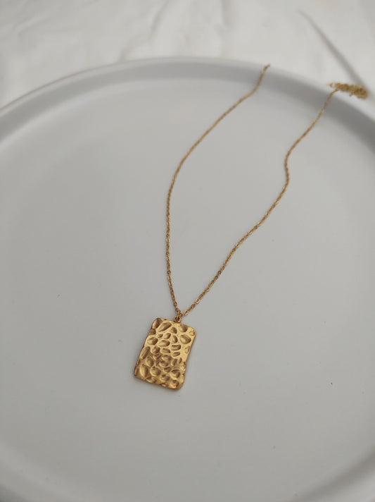 Plate necklace