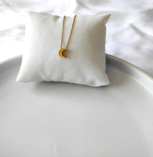 Mini moon necklace